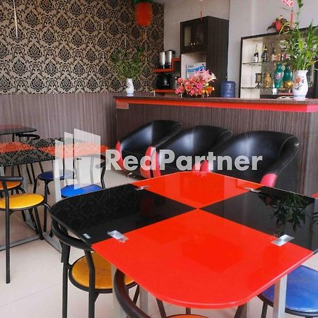Hotel Permata Makassar Mitra Reddoorz Balangberu Kültér fotó