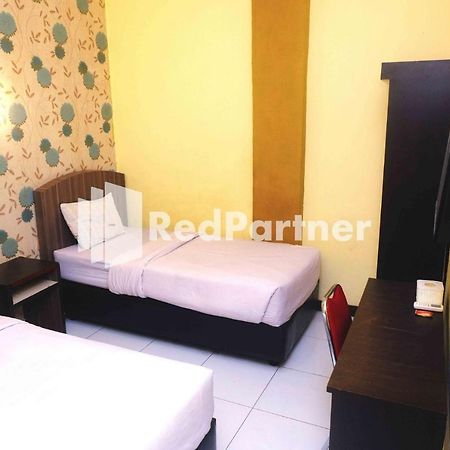 Hotel Permata Makassar Mitra Reddoorz Balangberu Kültér fotó