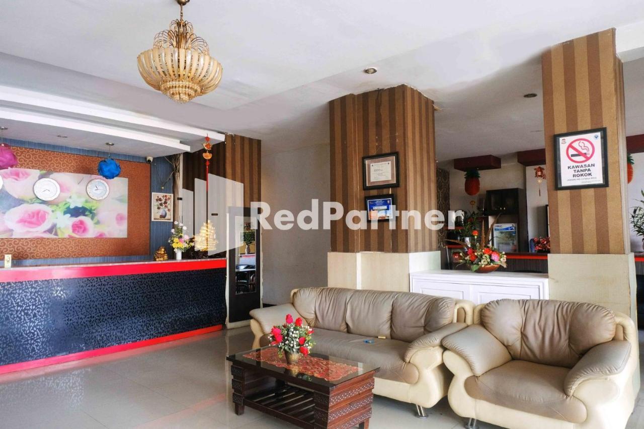 Hotel Permata Makassar Mitra Reddoorz Balangberu Kültér fotó