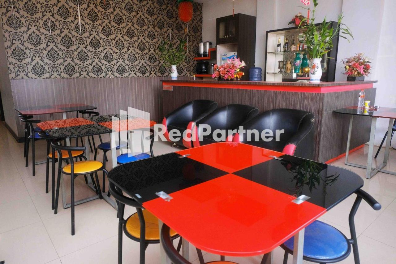 Hotel Permata Makassar Mitra Reddoorz Balangberu Kültér fotó