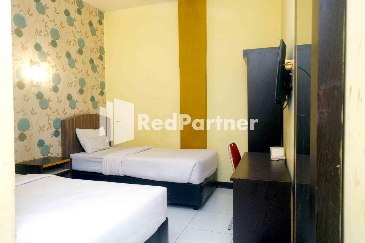 Hotel Permata Makassar Mitra Reddoorz Balangberu Kültér fotó
