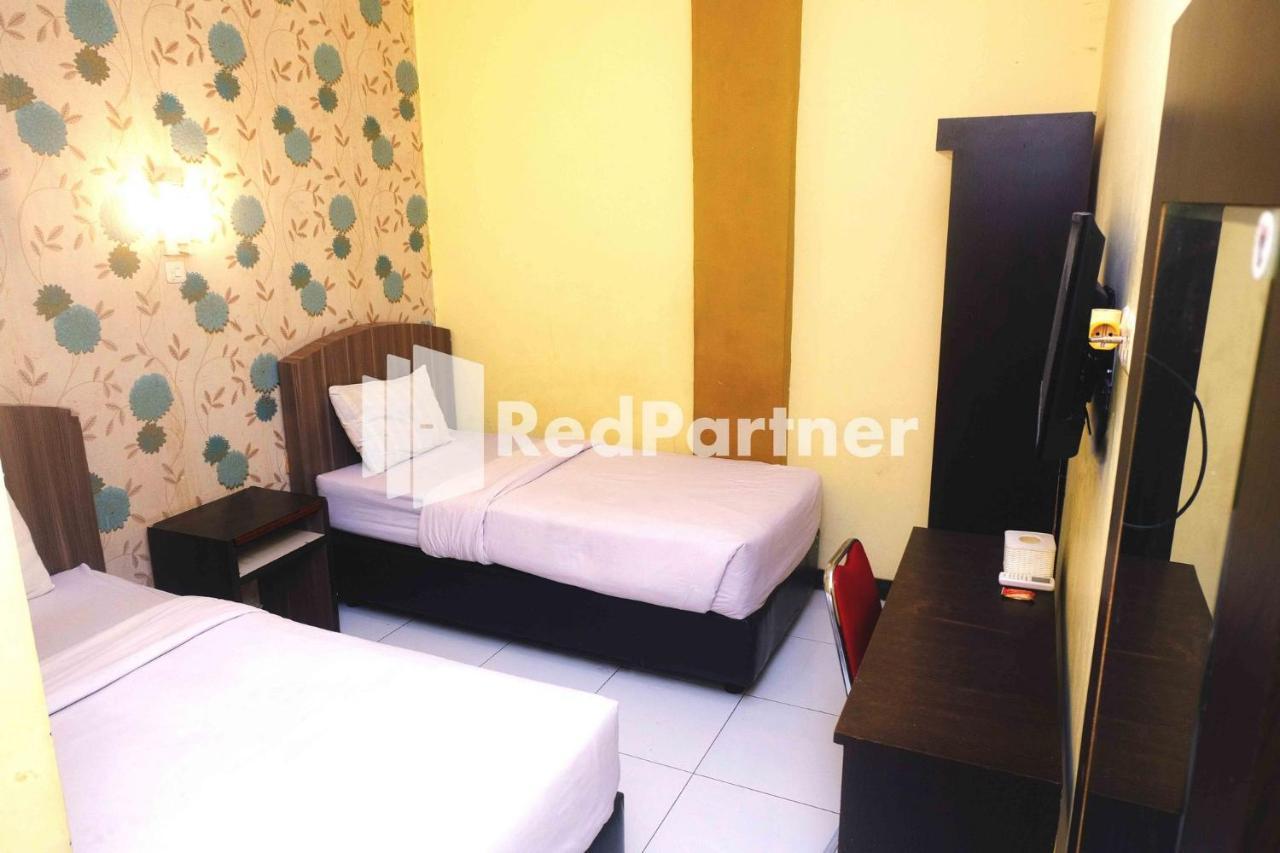 Hotel Permata Makassar Mitra Reddoorz Balangberu Kültér fotó
