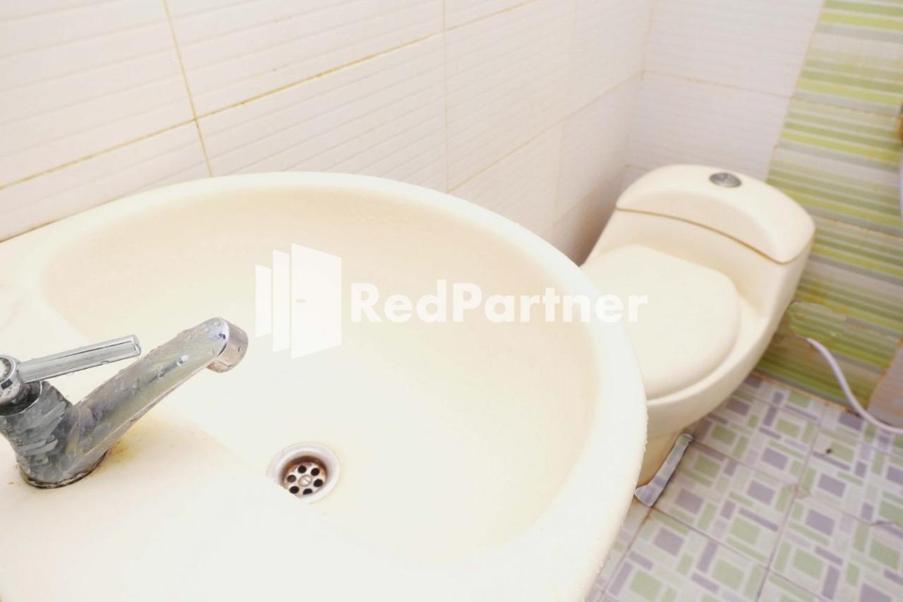 Hotel Permata Makassar Mitra Reddoorz Balangberu Kültér fotó